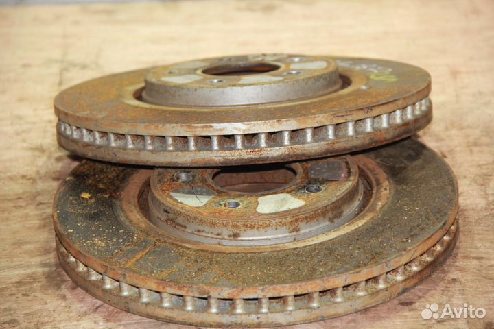 Тормозной диск перед c Nissan Skyline Crossover J5