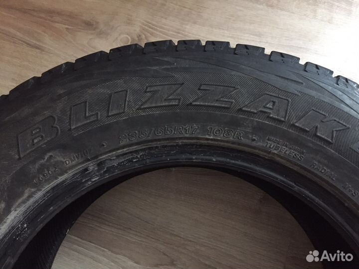 Bridgestone Blizzak DM-V1 235/65 R17