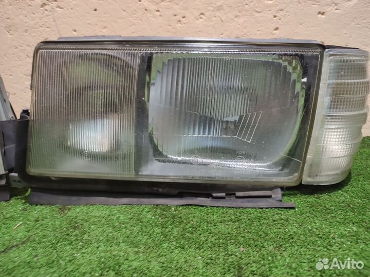 Передние фары Mercedes-Benz w201