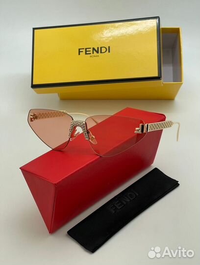 Солнцезащитные очки Fendi