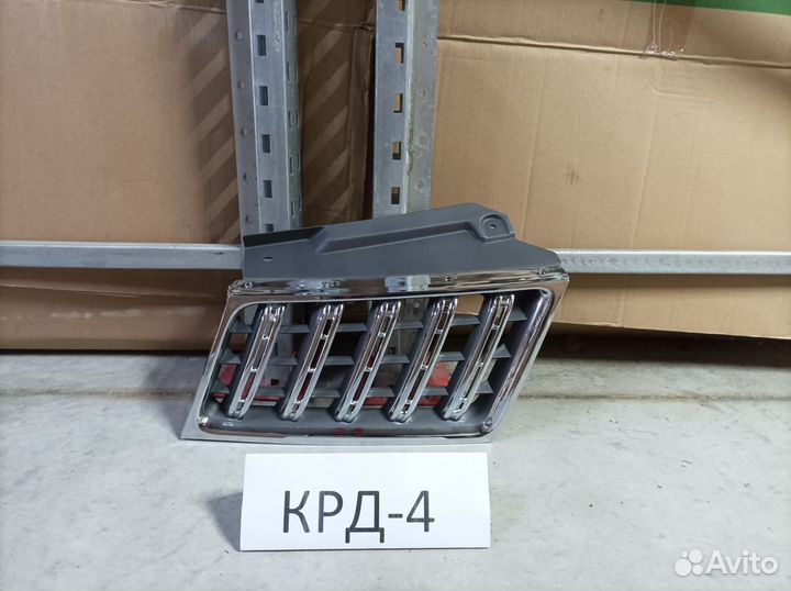 Решетка радиатора правая Pajero Sport 2 2008-2015