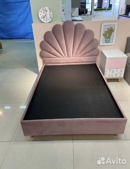 Кровать для реьенка с мягкими спинками, девочек