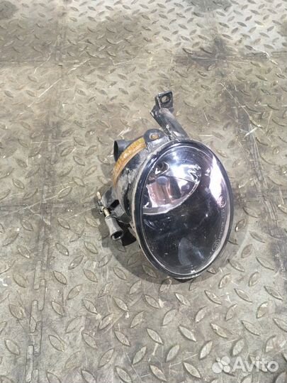 Фара противотуманная правая (Volkswagen Touareg)