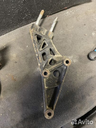 Кронштейн опоры двигателя правый Chery Tiggo 7
