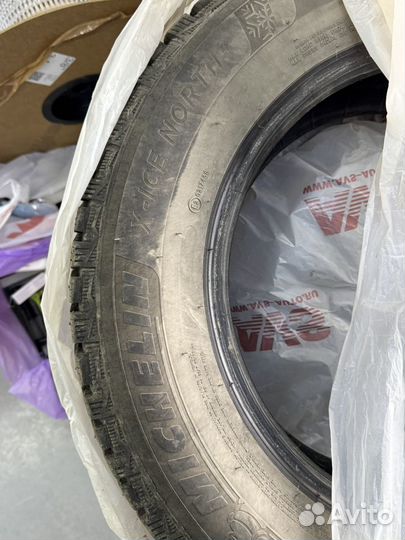 Michelin X-Ice North 4 215/65 R16