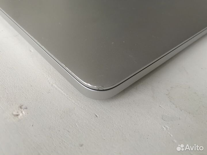 Macbook pro 13 2017 i7 gb16 256g