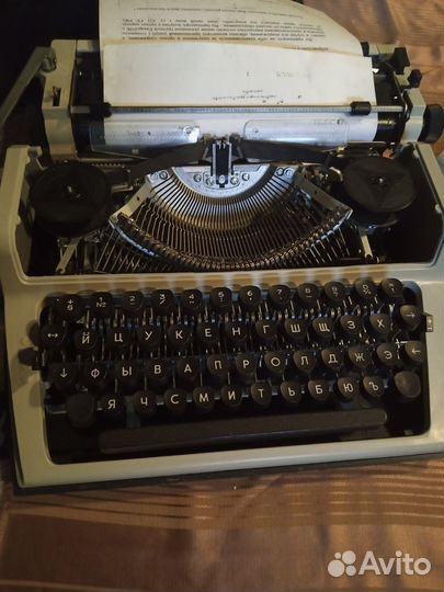 Печатная пишущая машинка