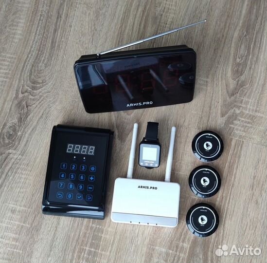 Кнопка вызова официанта в комллекте с часами табло