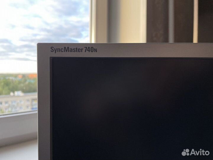 Монитор Samsung SyncMaster 740n