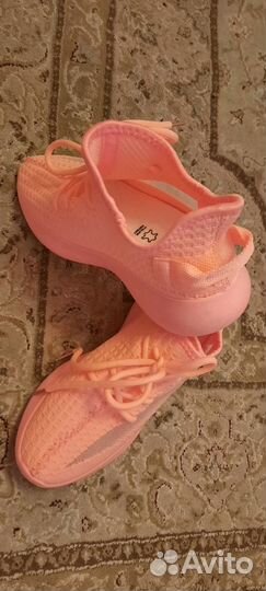 Кроссовки новые 37