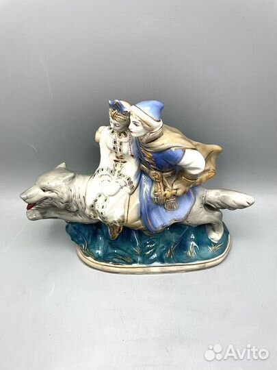 Статуэтка Иван царевич на сером волке Гжель