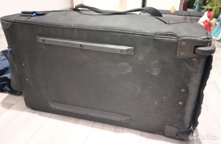 Хоккейные коньки, баул, шлем, шорты детские