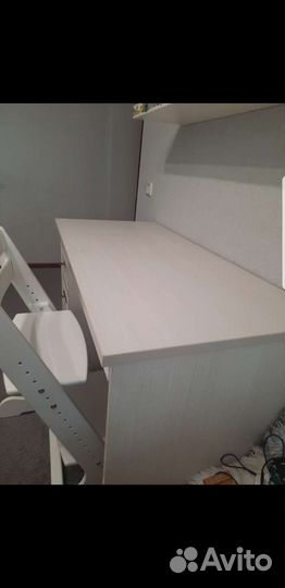 Письменный стол IKEA и стул 