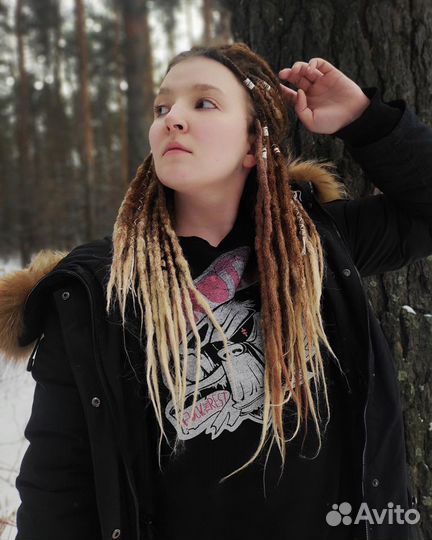 Вплетение де дред, де кос