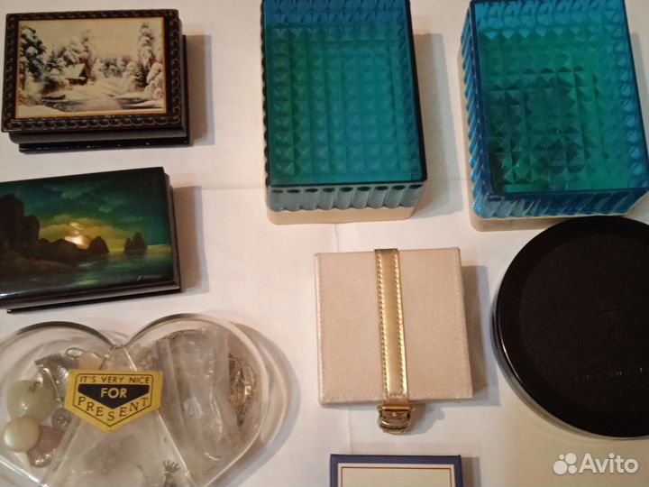 Шкатулки для украшений и коробочки для подарков