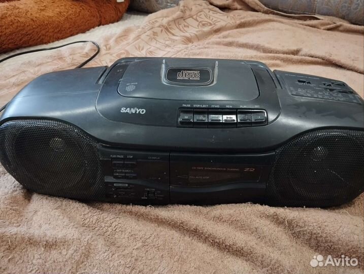 Магнитофон Sanyo