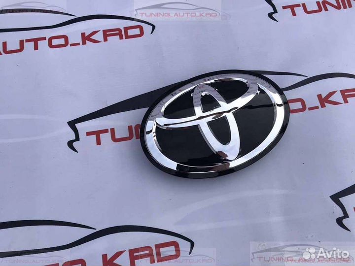 Эмблема Toyota Land Cruiser 200 E0182