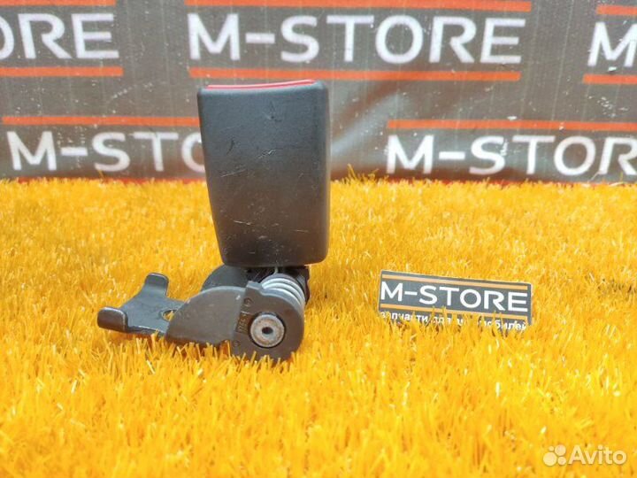 Замок ремня безопасности задний левый Bmw 6-Series