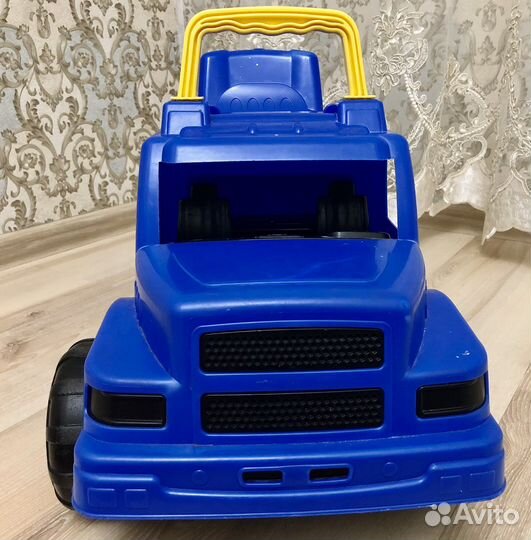 Детская машинка-каталка