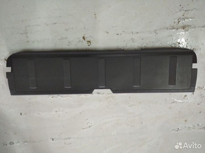 Обшивка двери багажника Mitsubishi Outlander XL