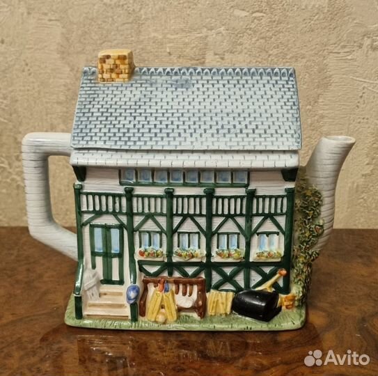 Коллекционный чайник Cricket Club от Annie Rowe