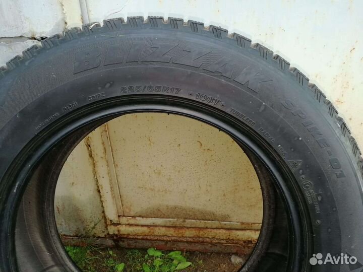 Bridgestone Blizzak Spike-01 225/65 R17 106