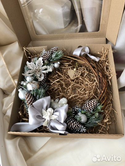 Новогодний венок на дверь из лозы