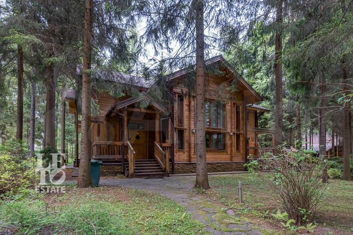 Дом 393,1 м² на участке 30 сот.