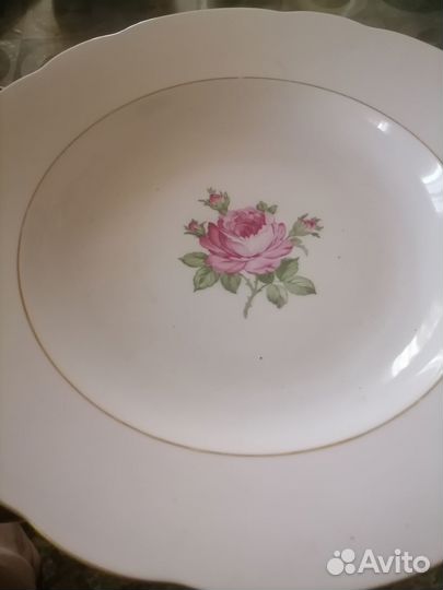 Блюдо тарелка. Не плоское. Диаметр - 31 см