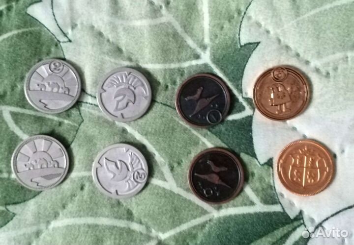 Монеты, мячики пятерочка и клиперсы дикси