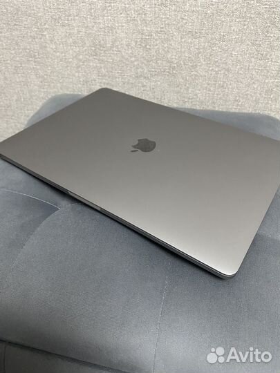 MacBook Pro 15 (2016). 250 гб, Core i7, RAM 16 гб