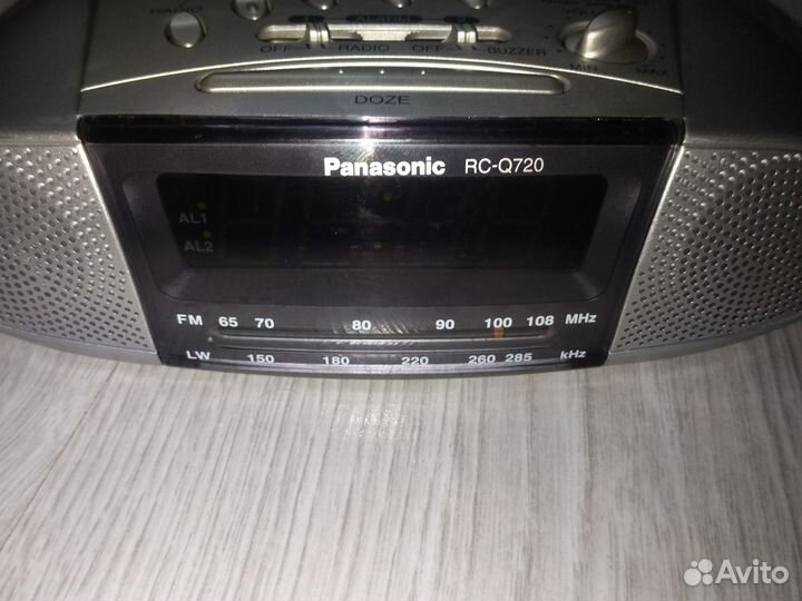 Радио часы будильник Panasonic RC -Q 720
