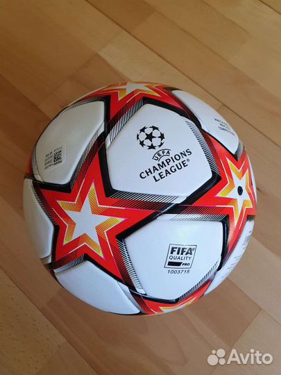 Профессиональный футбольный мяч Adidas лч