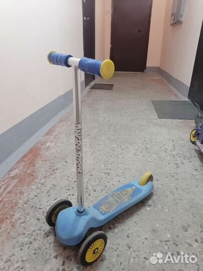 Самокат детский трехколесный