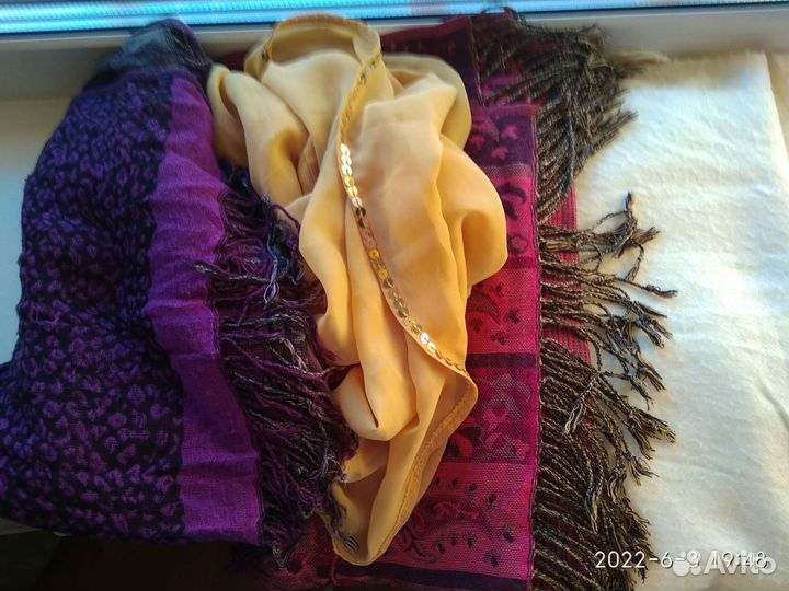 Шарфы и палантины разного качества и размеров