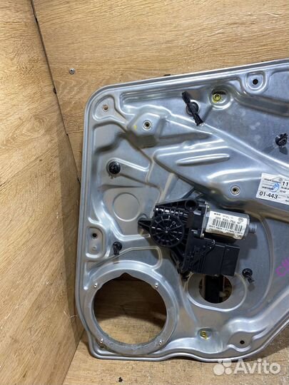 Стеклоподъемник задний правый VW Passat B5+ C115