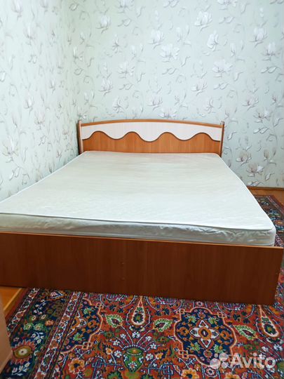 Кровать двуспальная с матрасом бу