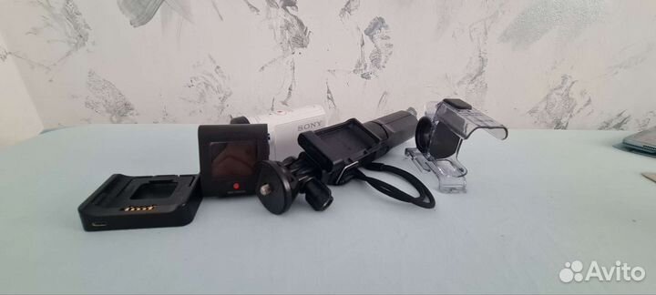 Экшн-камера Sony HDR-AS300 / монитор Sony RM-LVR3