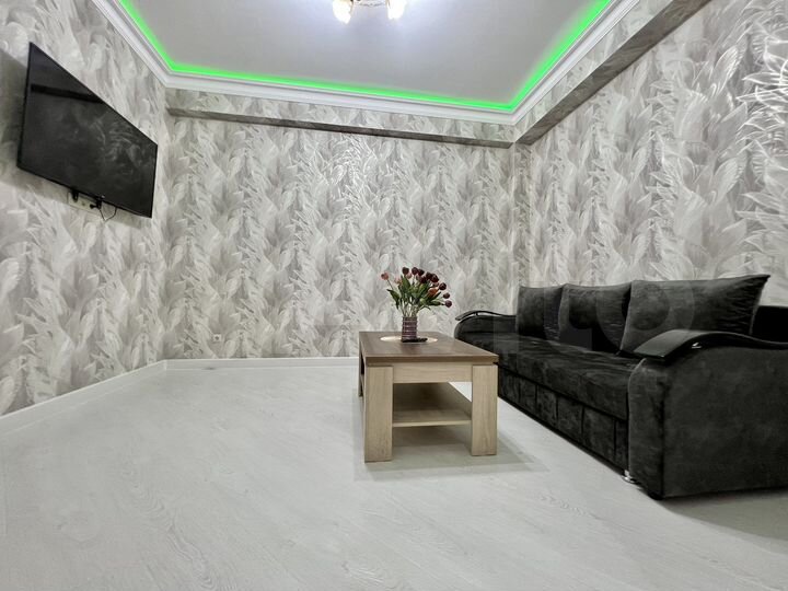 2-к. квартира, 65 м², 4/10 эт.