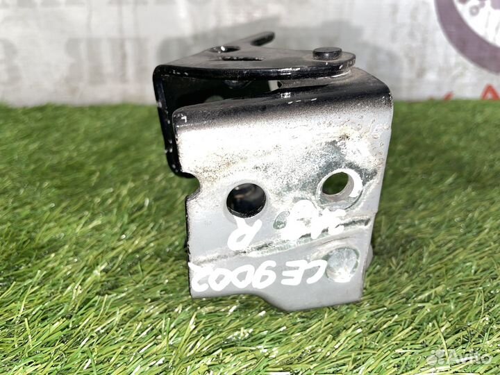 Петли задней правой двери Cadillac Escalade GMT900