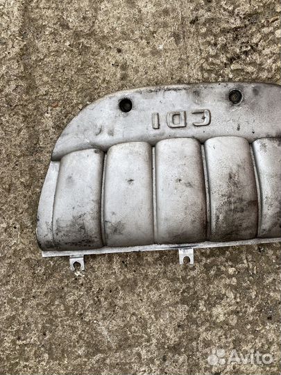 Декоративная крышка двигателя Mercedes 210 OM612