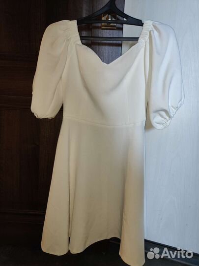 Белое вечернее платье