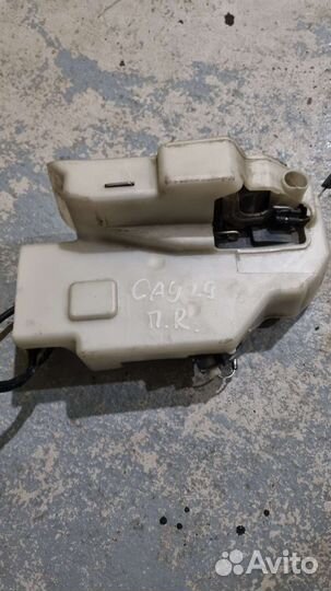 Замок передней правой двери touareg до 2010г