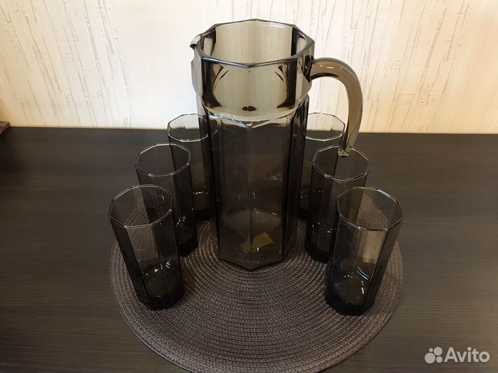Кувшин со стаканами