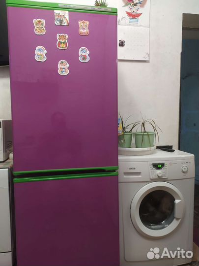 Продаётся красивый яркий холодильник