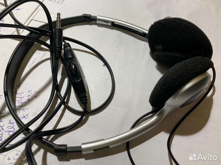 Наушники Sven с регулятором громкости