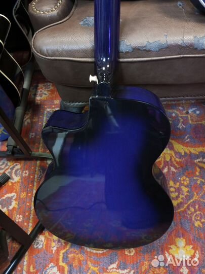 Гитара фиолетовая