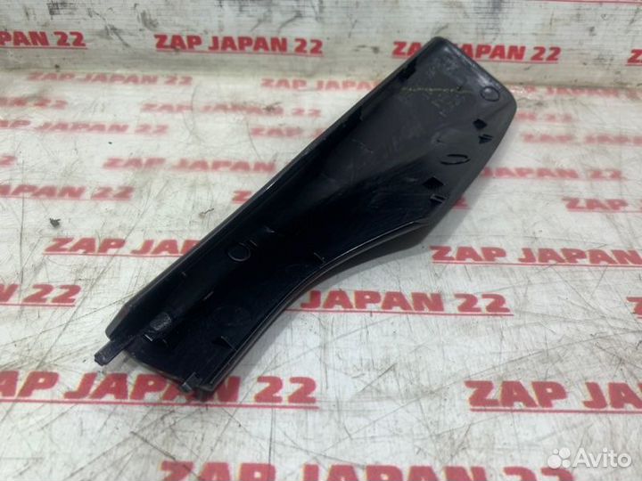 Крышка рейлинга передняя левая Toyota Rav4