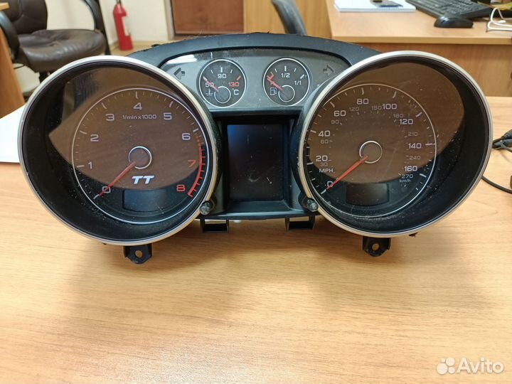 Панель приборов на Audi TT VDO