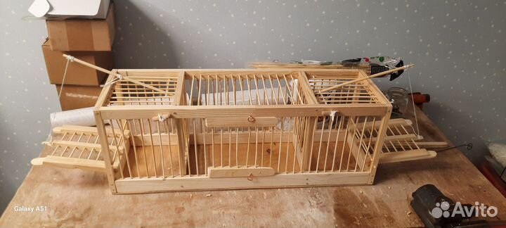 Большая клетка для птиц деревянная